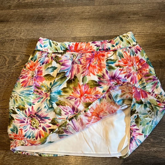 LOFT floral skirt with side zipper and full white lining. - Picture 6 of 7